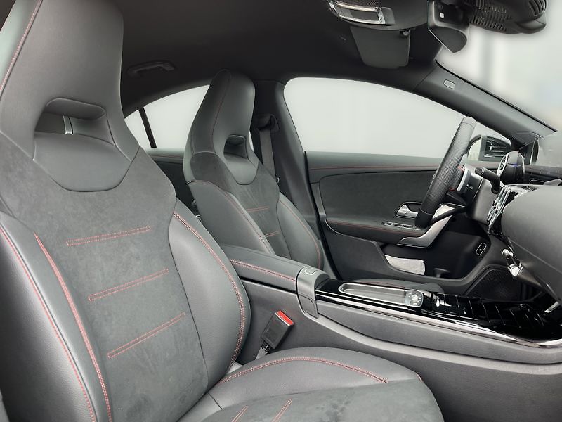 Mercedes-Benz CLA Třída 180 d kupé AMG - fotka 16 z 18