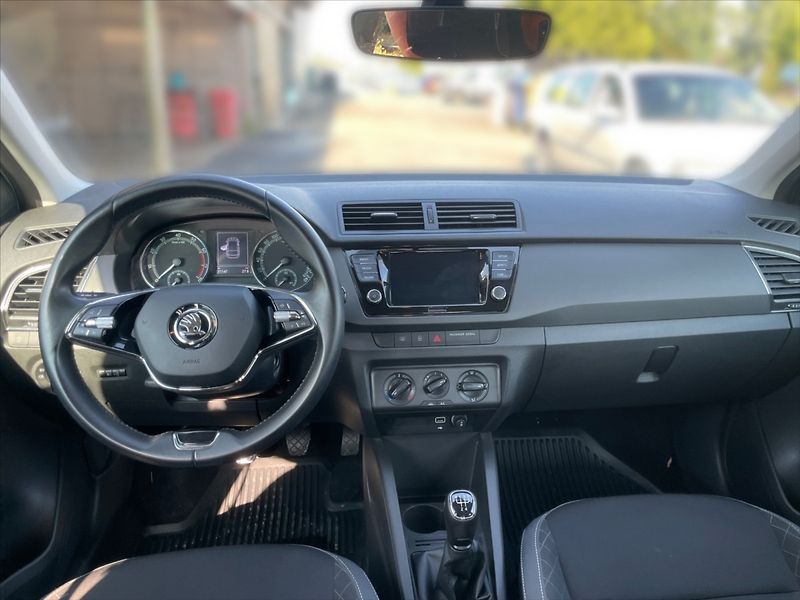 Škoda Fabia 1,0 TSI 70 Ambition - fotka 9 z 11