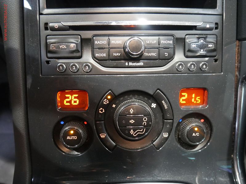Peugeot 3008 (2014) 1.6 HDi, Style, TZ, navi - fotka 14 z 17