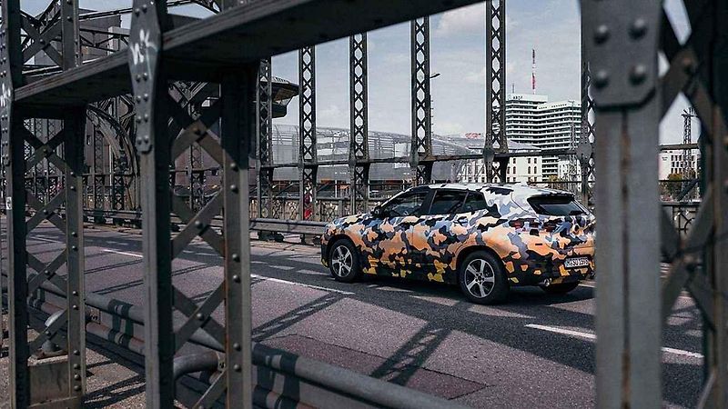 Maskovaný prototyp BMW X2.