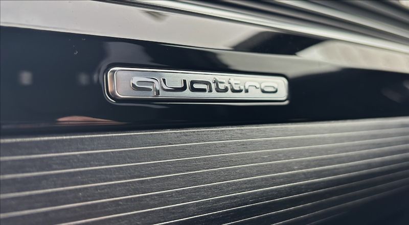 Audi Q7 3,0 TDi,QUATTRO,S-LINE,NEHAVAR - fotka 37 z 41