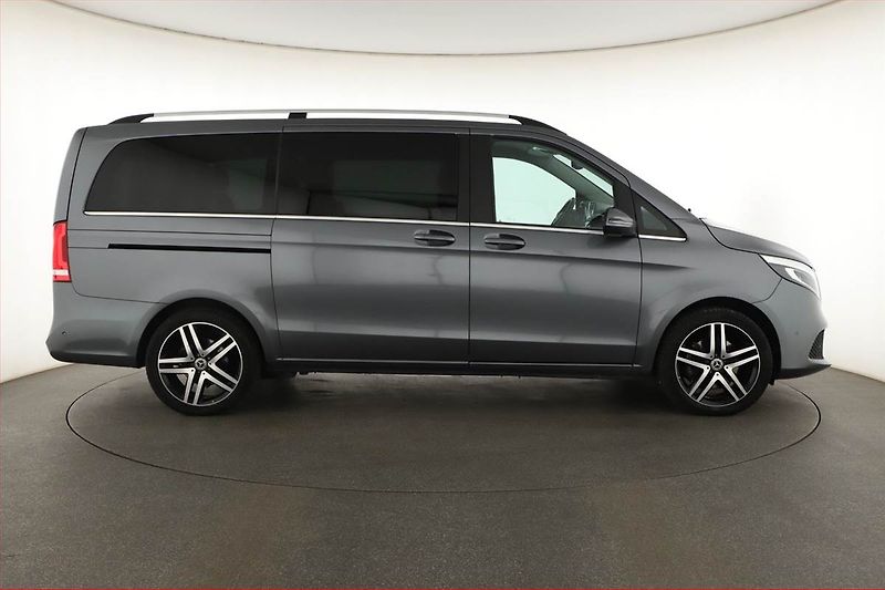 Mercedes-Benz Třídy V (2019) Avantgarde 300 d 4MATIC - fotka 6 z 21