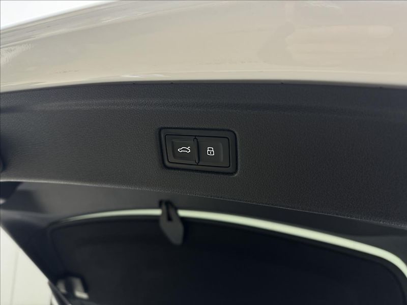 Audi A5 2,0 140kW AT 4X4 HUD DPH NAVI - fotka 55 z 56