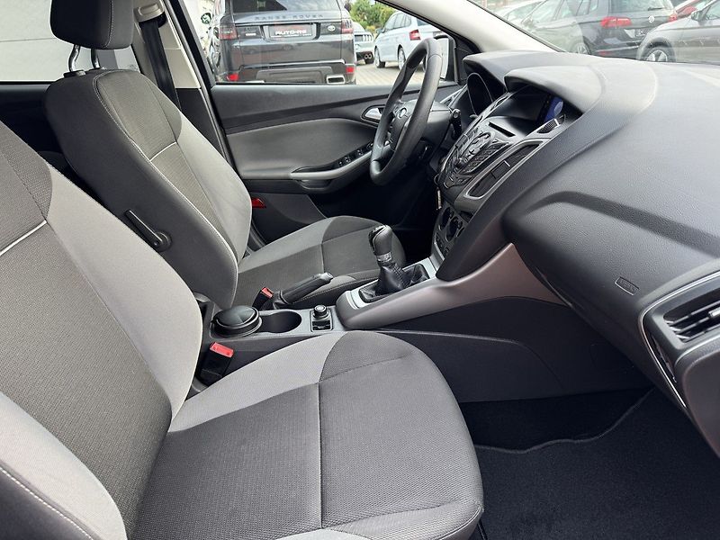 Ford Focus (2011) 1.6Ti-VCT Klima Parkování - fotka 17 z 48