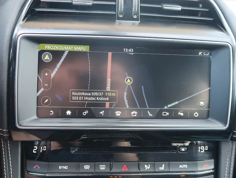 Jaguar F-Pace (2018) 20d AWD, 4X4, Automat, Kůže - fotka 22 z 23