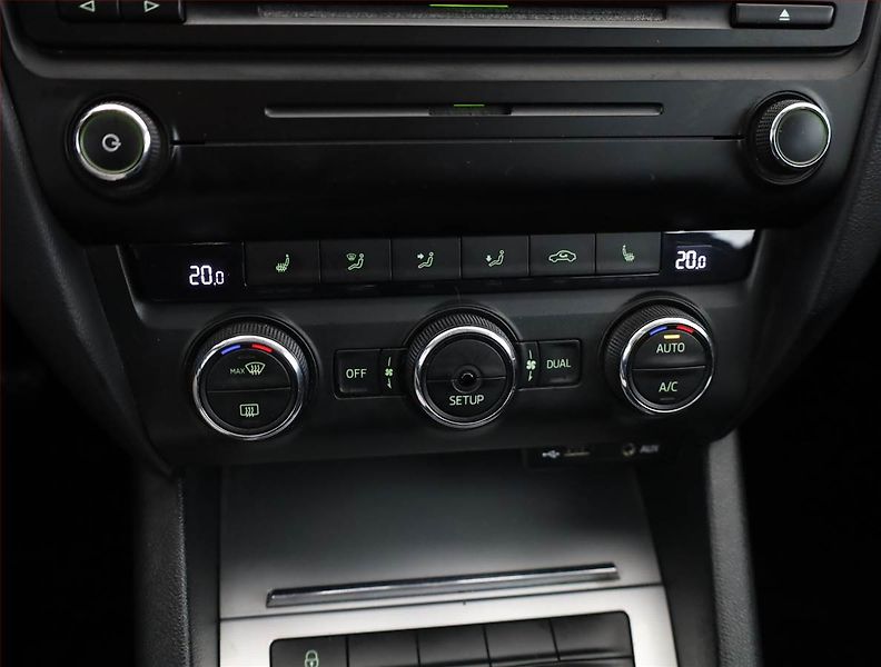 Škoda Octavia (2013) Elegance 2.0 TDI, Serv.kniha - fotka 11 z 16