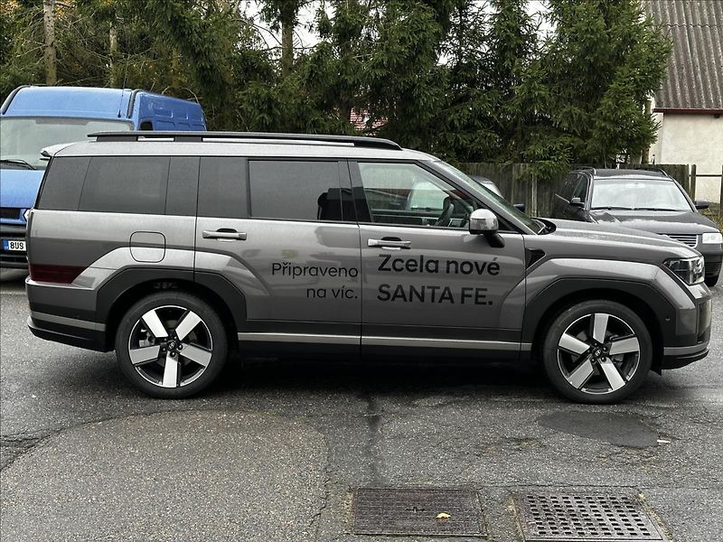 Hyundai Santa Fe 1,6 PHEV STYLE PREMIUM 4X4 - fotka 7 z 15
