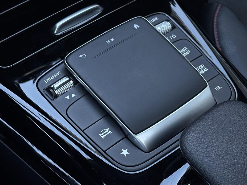 Mercedes-Benz Třídy A (2021) AMG 45 4MATIC+, MULTIBEAM  - fotka 39 z 56