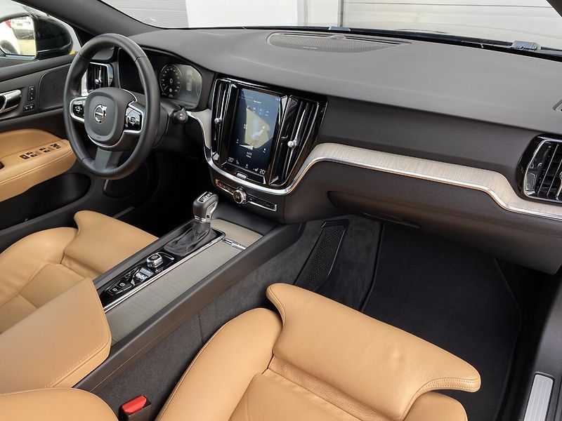 Volvo V60 2.0 T5 AUT Inscription Auto - fotka 24 z 28
