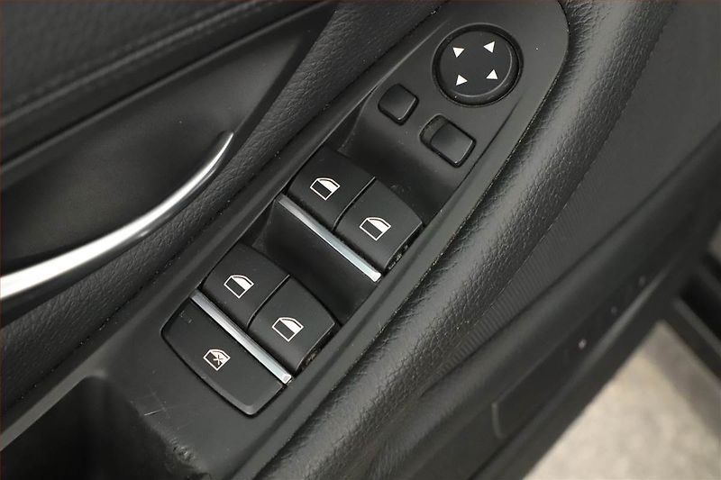 BMW Řada 5 (2013) 520d xDrive, 4X4, Automat, ČR - fotka 9 z 20