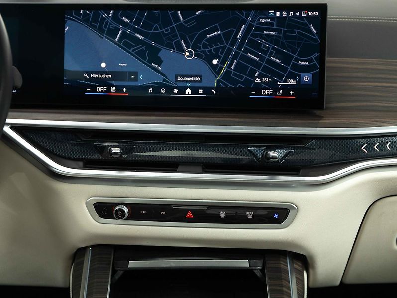 BMW X7 xDrive40i - fotka 14 z 25