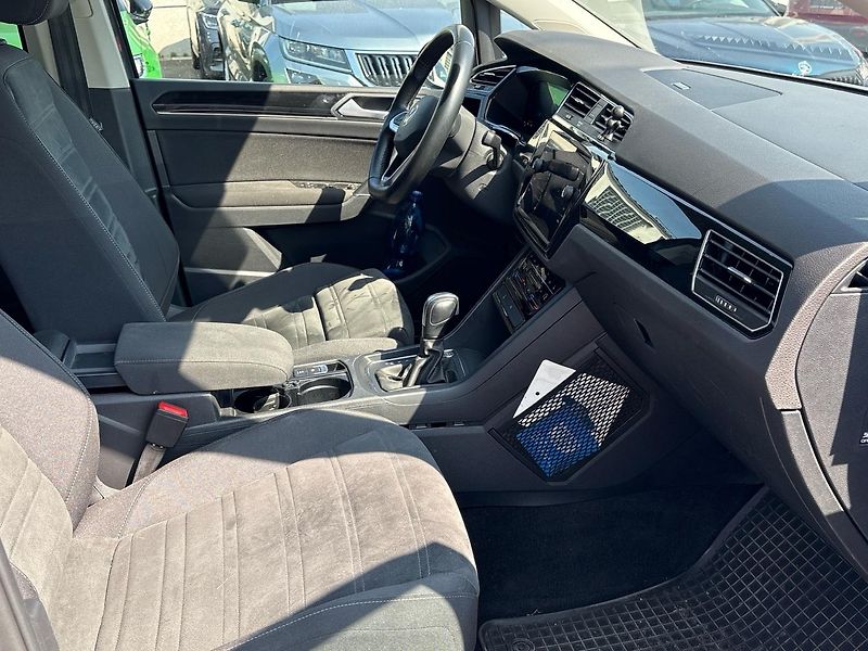 Volkswagen Touran (2023) 1.5 TSI 110 kw REZERVACE - fotka 13 z 25