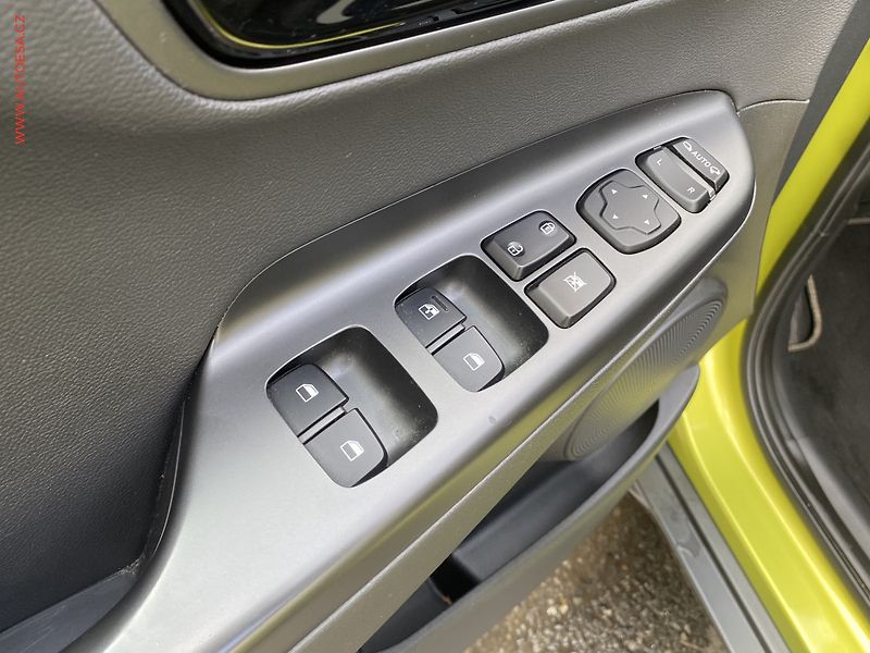 Hyundai Kona (2019) 1.6 T-GDI 4x4, 2.maj,ČR, AT - fotka 13 z 17