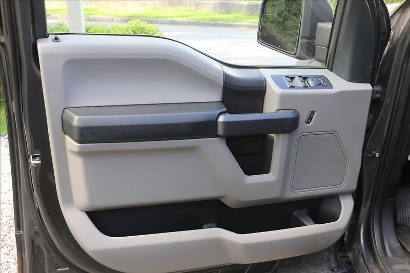 Ford F-150 5,0 V8, hardtop - fotka 23 z 64