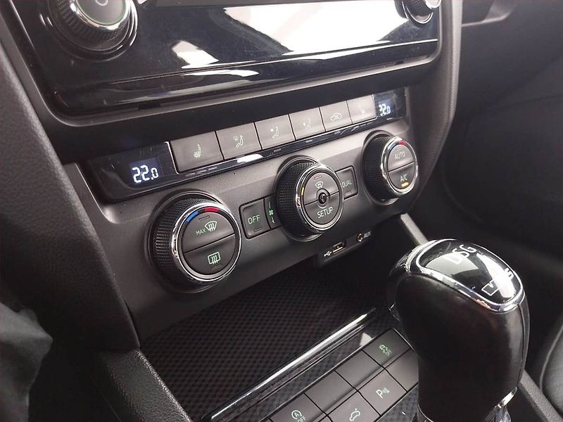 Škoda Octavia (2015) RS 2.0 TDI, Automat, Kůže - fotka 19 z 21