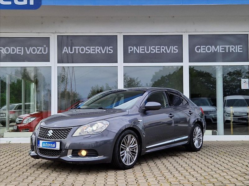 Suzuki Kizashi 2,4 i 4x4 XENON AC ŠÍBR VÝHŘEV - fotka 1 z 37