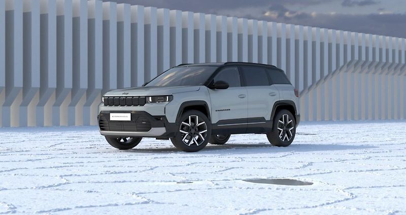 Jeep Compass (2026) Summit e-Hybrid Plug-in 225k e - fotka 1 z 9