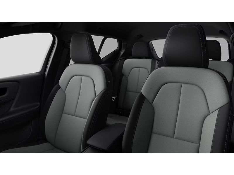 Volvo XC40 PLUS B3 FWD 120kW - fotka 7 z 13