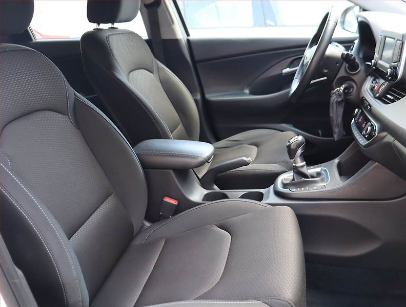 Hyundai i30 (2017) 1.4 CVVT, Tempomat - fotka 9 z 20