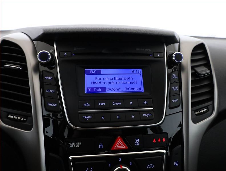 Hyundai i30 (2014) Trikolor 1.4 CVVT, Serv.kniha - fotka 11 z 15