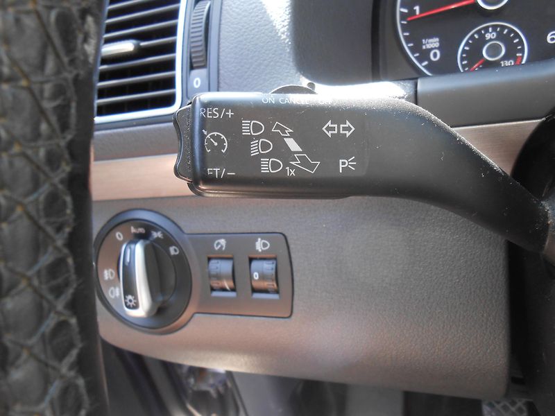 Volkswagen Touran 1.6TDi, NAVI,7Míst!!! - fotka 33 z 43