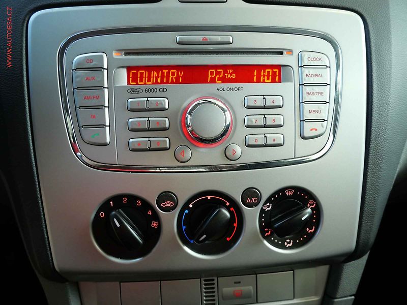 Ford Focus (2008) 1.6i, AC, temp - fotka 17 z 18