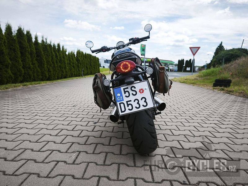 Triumph Bonneville Bobber (2019) - fotka 6 z 15