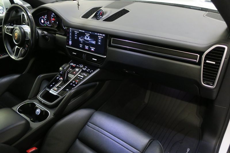 Porsche Cayenne (2019) Coupe 3.0 V6 Tiptronic Vzduch - fotka 35 z 42