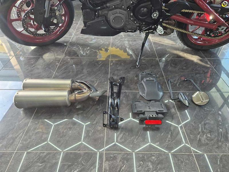 Indian FTR 1200 (2022) FTR CHAMPIONSHIP EDITION - POU - fotka 22 z 23