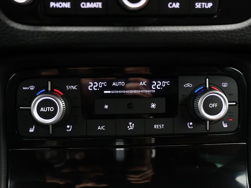 Volkswagen Touareg 3,0 TDI 193kW CZ Masaj DPH - fotka 25 z 36