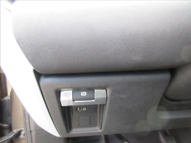 Land Rover Defender 2,0 D200 110,1.Maj, ČR, DPH - fotka 20 z 44