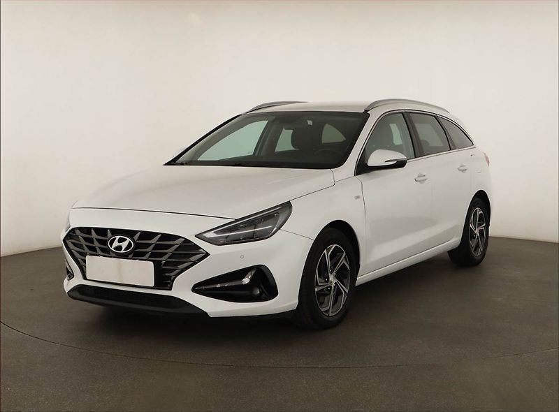Hyundai i30 (2022) Family Smart 1.5 T-GDI MHEV - fotka 2 z 14