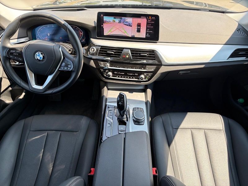 BMW Řada 5 (2023) xDRIVE 530d 210kW 4x4 CZ DPH - fotka 9 z 11