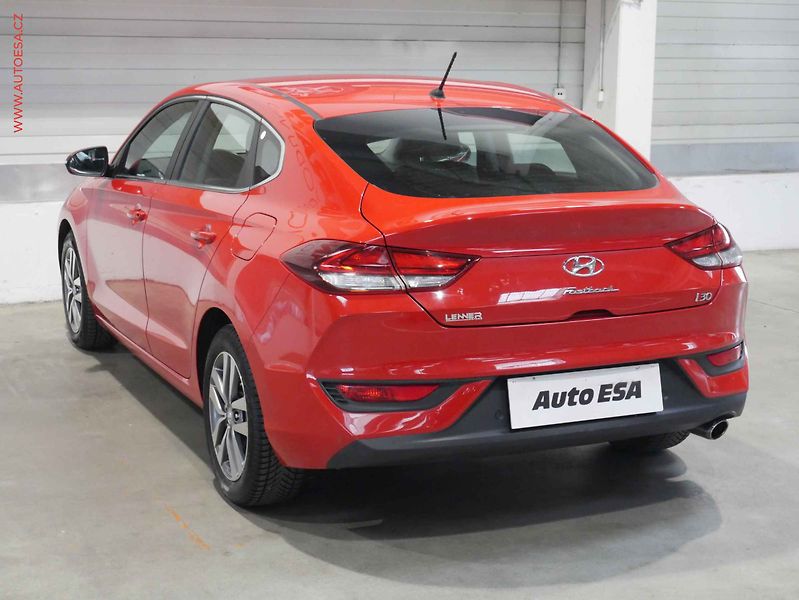 Hyundai i30 (2018) 1.0 T- GDI, ČR, servis.kniha - fotka 4 z 18