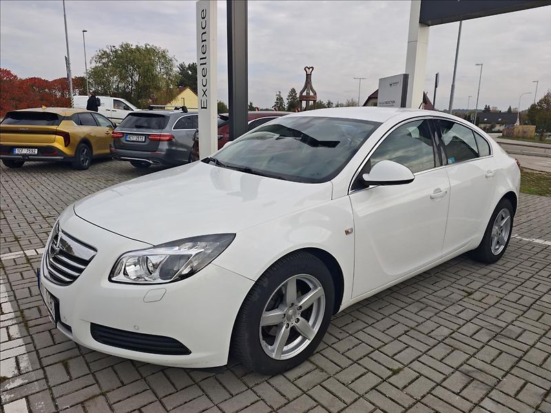 Opel Insignia 2,0 CDTi automat  Edition - fotka 2 z 24