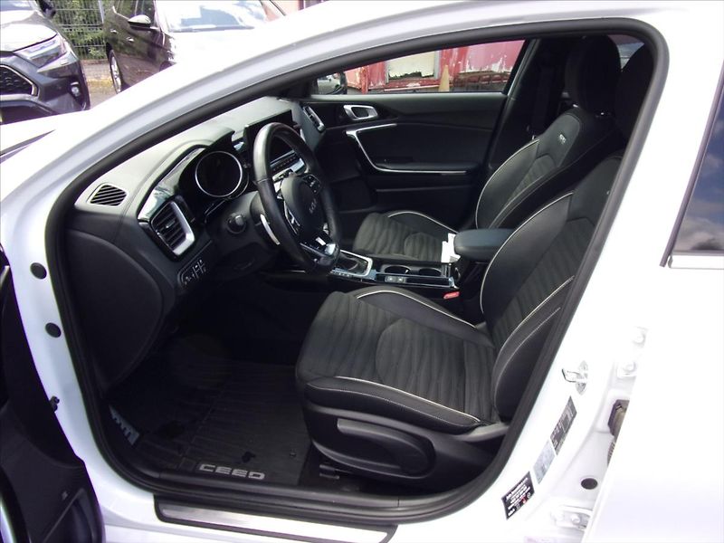 Kia ProCeed 1,5 T-GDI  GT-Line - fotka 18 z 32