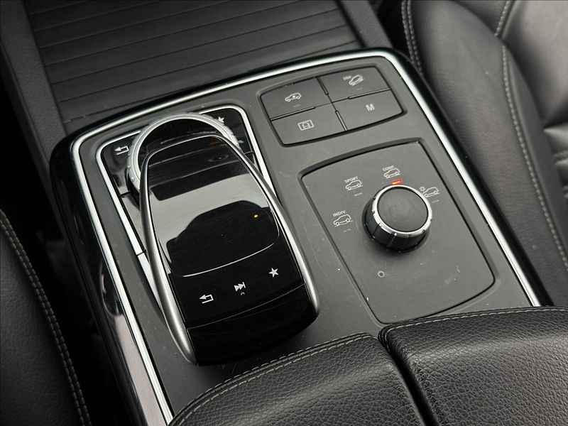 Mercedes-Benz GLE 3,0 AMG 4X4 LED DPH PANO TAŽNÉ - fotka 27 z 46