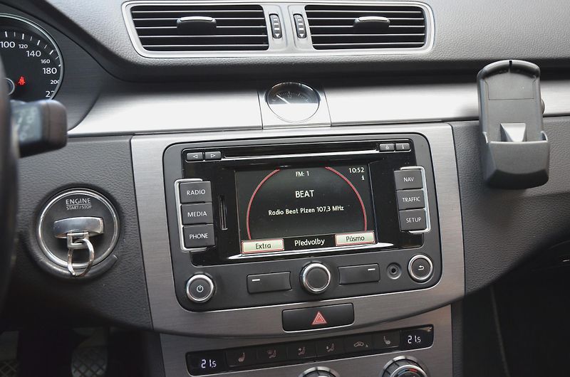 Volkswagen Passat (2014) 2.0 TDi 103kW Bi-XENON / TAŽNÉ - fotka 34 z 39