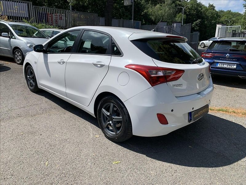 Hyundai i30 1,4 i, ČR - fotka 6 z 17