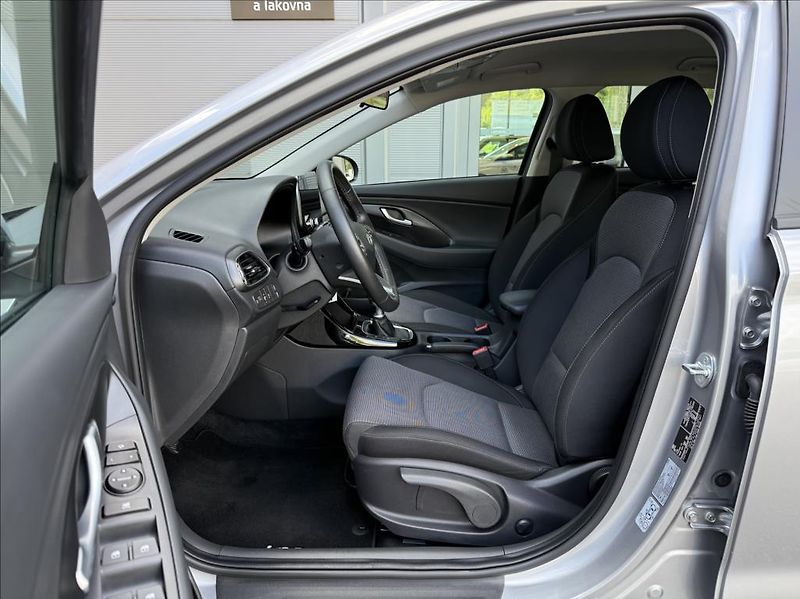 Hyundai i30 1,5 i  WG FL Family - fotka 7 z 19