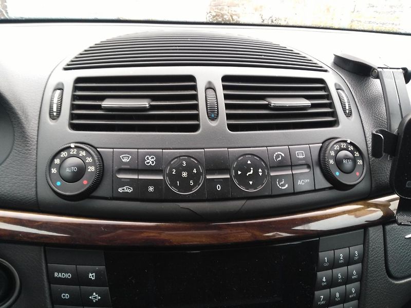 Mercedes-Benz Třídy E 220 CDI - fotka 19 z 32
