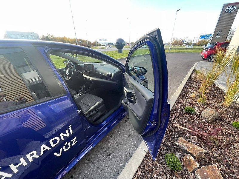 Toyota Yaris 1.5 Hybrid 116k automat Style - fotka 25 z 28