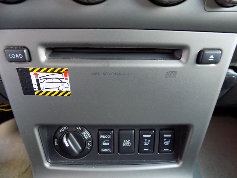 Nissan Pathfinder (2008) 2.5DCi/4x4/7.Míst/ - fotka 27 z 37