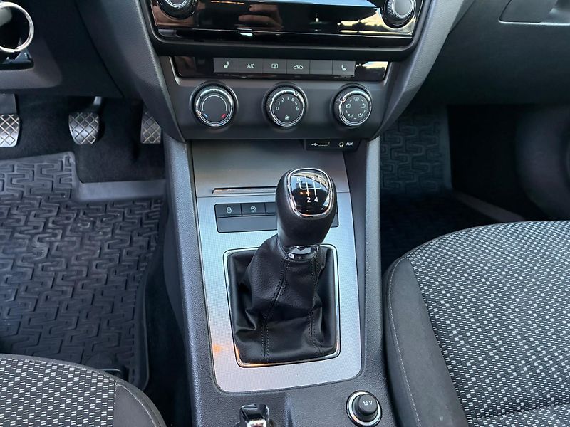 Škoda Octavia (2016) 1.6TDi, 81KW, TEMP., VYHŘ. SED - fotka 22 z 26