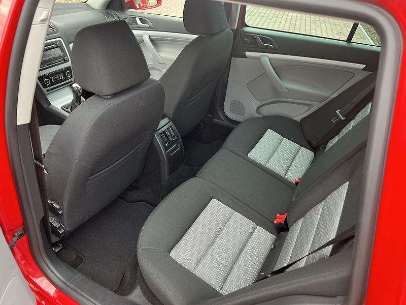 Škoda Octavia 1.2TSI 77KW,EDITION,TZ,ALU,ESP - fotka 14 z 47