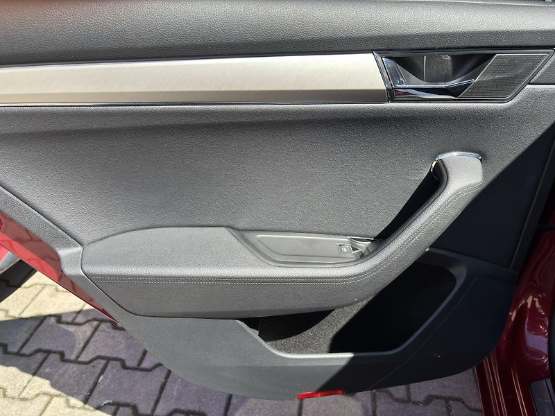 Škoda Superb (2022) - fotka 21 z 27
