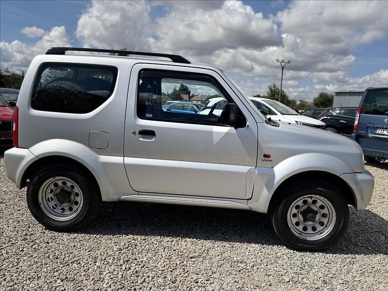 Suzuki Jimny 1,3 VVT 4X4 TAŽNÉ +SADA KOL - fotka 4 z 18