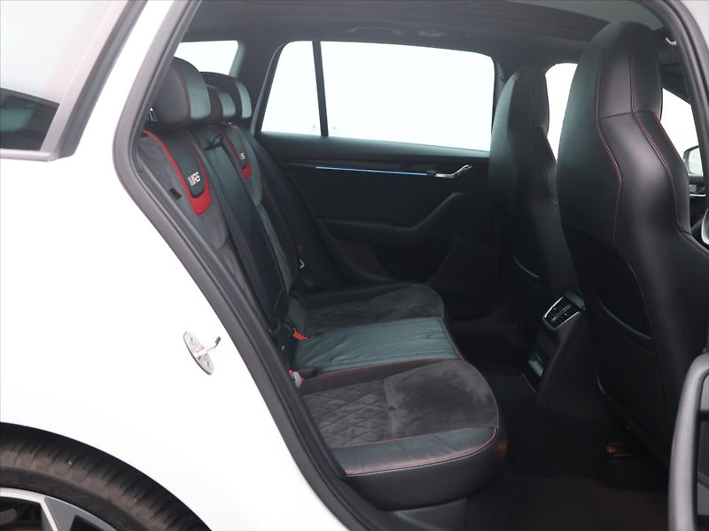 Škoda Octavia RS 2,0 TSI 169kW DSG 1.Maj. - fotka 13 z 33