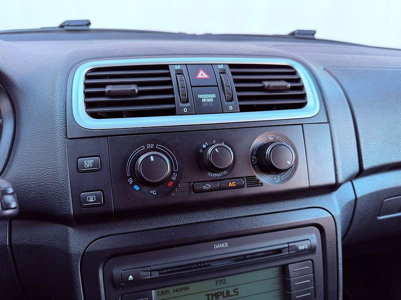Škoda Fabia 1.6 Ambiente - fotka 18 z 23