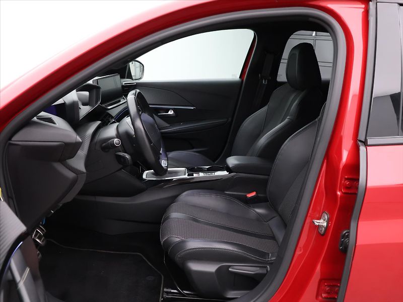 Peugeot 208 1,2 PureTech 74kW GT DPH - fotka 10 z 27